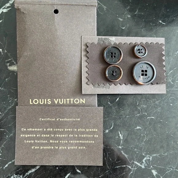 Original Louis Vuitton rain coat - Picture 12 of 14